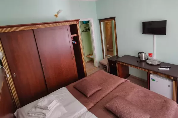 Двухместный номер 2 категории в 4 корпусе в санатории им. Димитрова в городе Кисловодске - фотография