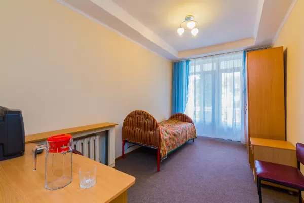 Одноместный номер 3 категории в 3 корпусе в санатории им. Димитрова в городе Кисловодске - фотография