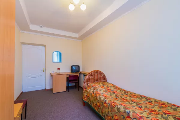 Одноместный номер 3 категории в 3 корпусе в санатории им. Димитрова в городе Кисловодске - фотография