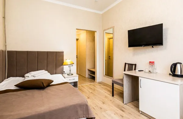 Номер «Комфорт» 1-местный 1-комнатный 1 категории в 4 корпусе санатория «им.Димитрова» в г. Кисловодске - фотография