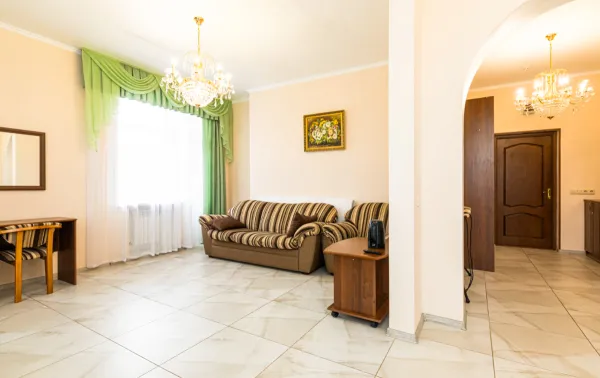 Номер «Люкс» 2-местный 2-комнатный в корпусе 2 санатория «им.Димитрова» в г. Кисловодске - фотография