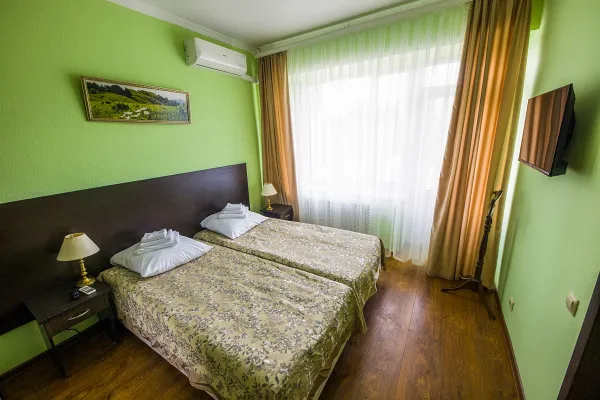 Номер «2-местный 2-комнатный» 1 категории в корпусе 2 в санатории «Димитрова» в Кисловодске - фотография