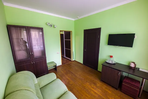 Номер «2-местный 2-комнатный» 1 категории в корпусе 2 в санатории «Димитрова» в Кисловодске - фотография