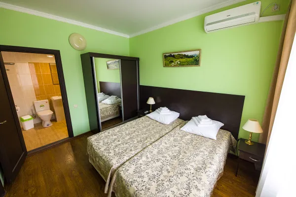 Номер «2-местный 2-комнатный» 1 категории в корпусе 2 в санатории «Димитрова» в Кисловодске - фотография