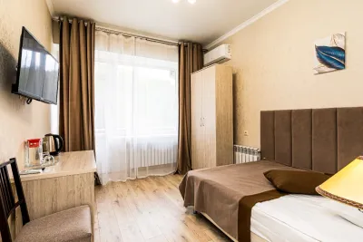 Номер «Комфорт» 1-местный 1-комнатный 1 категории в 4 корпусе санатория «им.Димитрова» в г. Кисловодске - фотография