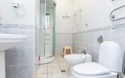 Номер «Люкс» 2-местный 2-комнатный в корпусе 2 санатория «им.Димитрова» в г. Кисловодске - фотография